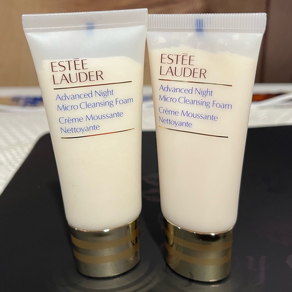 Estee Lauder (Advanced Night Micro Cleansing Foam)